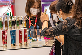 抢滩智能美容行业风口！91精品麻豆91久久久久久实业携“美伊科技大奖”包装产品-鎏金按摩仪亮相上海美容博览会